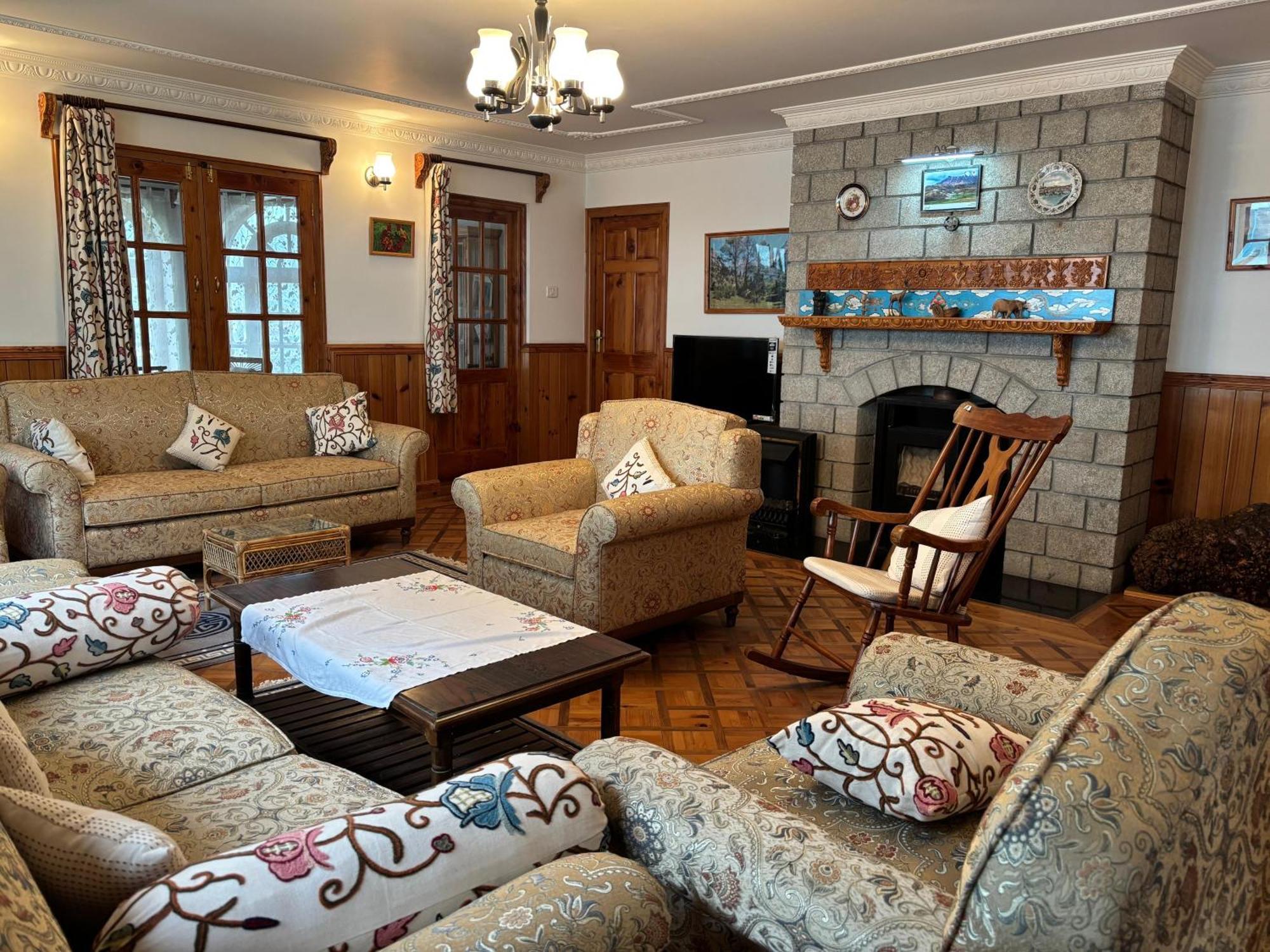 Silverstone Mansions Apartment *